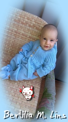 Casaquinho em tricô para bebê – Feito pela Bertilia M. Lins